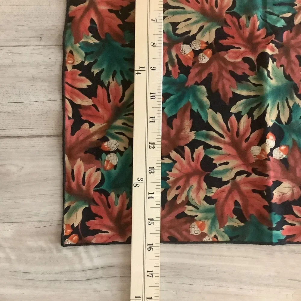 Placemats Napkins Set - 5 Placemats and 5 Napkins Green Red Leaves on Black